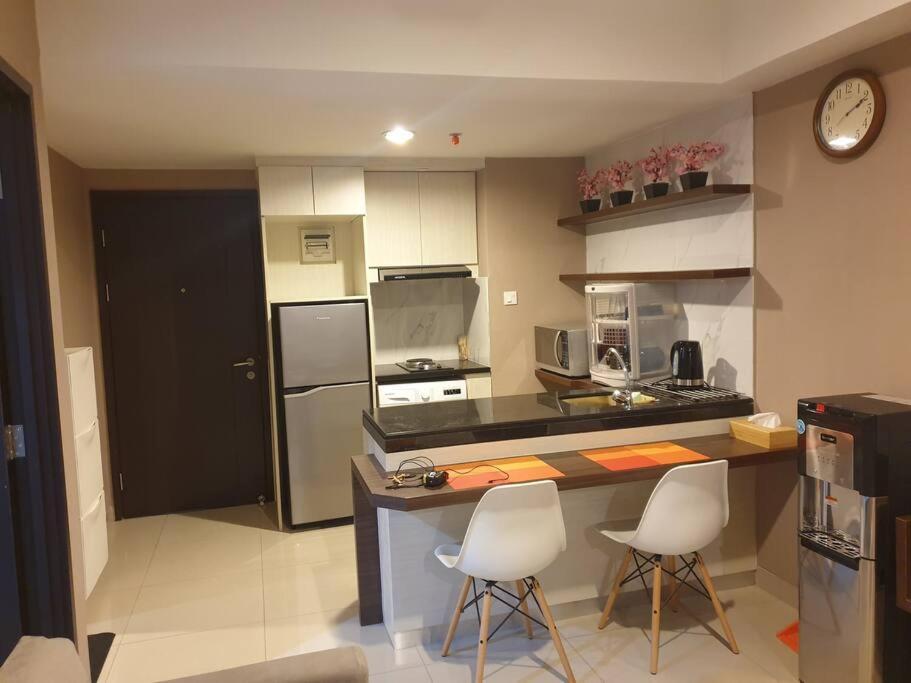 Cozy Room In Orange County Suite-Apartment In Lippo-Cikarang Cbd Exteriör bild